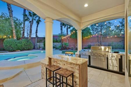 לאס וגאס Lux 5Br Vegas Home W Pool, Spa, Games, Near Strip מראה חיצוני תמונה